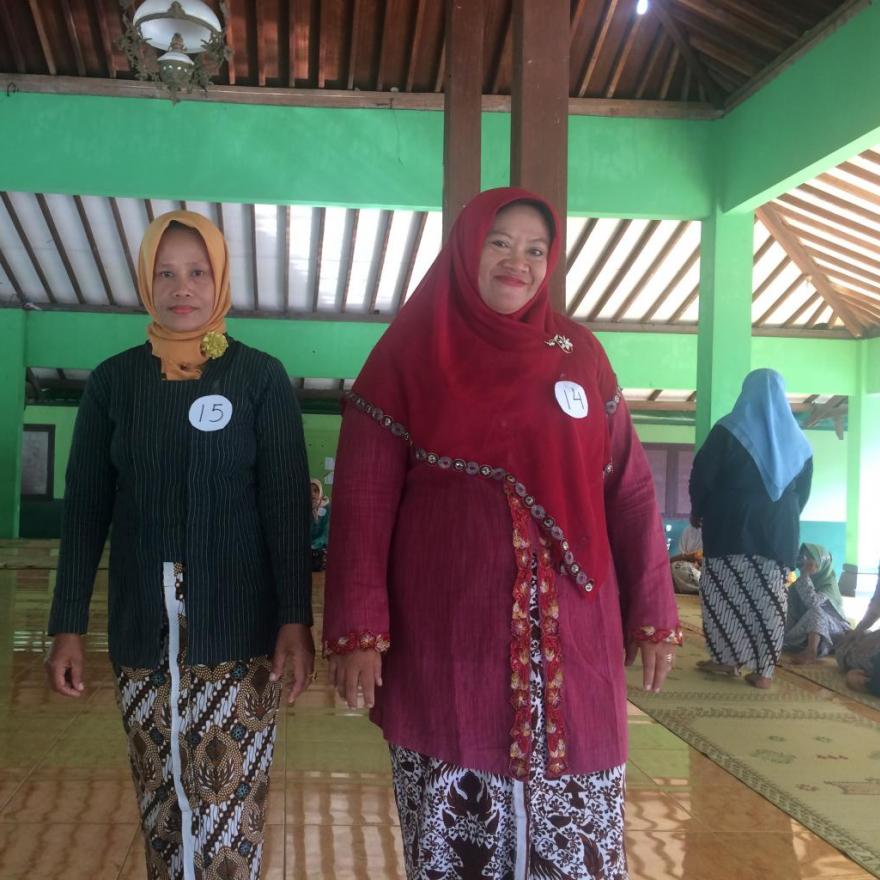 Usung tema “KARTINI MODERN” Ini Gaya FASHION SHOW Ibu-Ibu PKK DESA PLERET